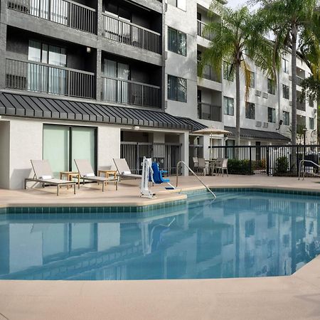 Courtyard By Marriott Orlando East/Ucf Area Hotel Exterior foto